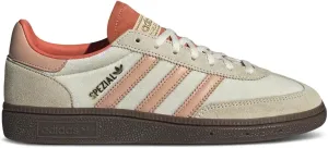 adidas Handball Spezial WMNS Shoes, Cream White/Power Coral/Semi Coral, Size 10