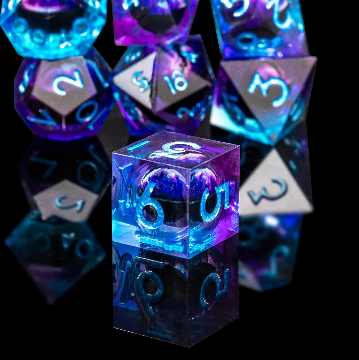 Beholder's Dragon Eye DND Dice Set,Sharp Edge Liquid Core Resin Handmade Cat Eye Dice with Gift Box 7 PCS for Role Playing Dungeons and Dragons Ttrpg(Blue Purple)