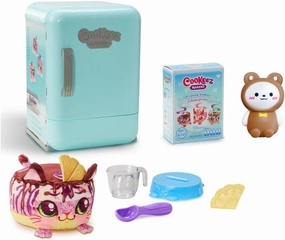 Cookeez Makery Freezy Cakez Fridge Playset Includes Shivering & Mystery Scented Interactive Plush Toy Bundled Gift Set