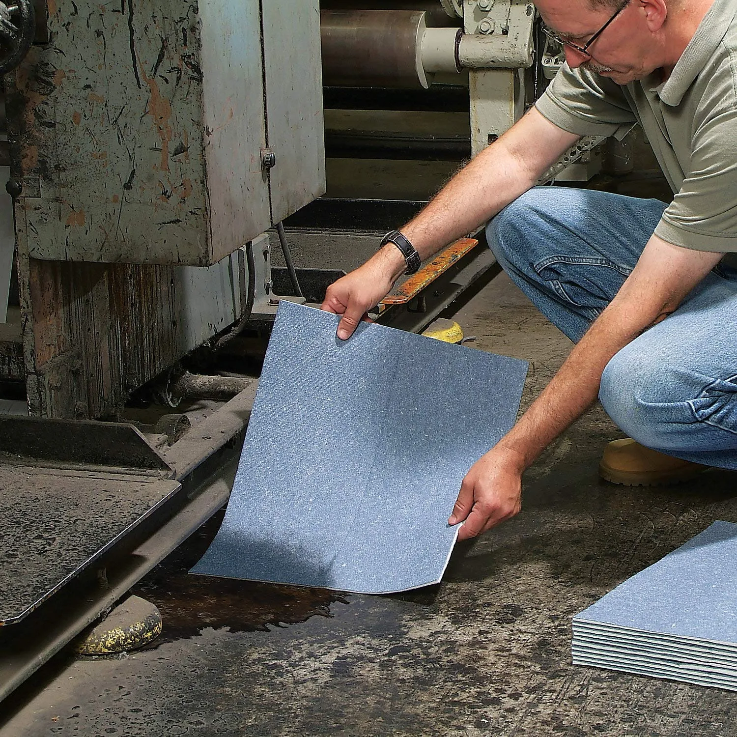 PIG Absorbent Mat Pads | 100 Oil Spill Mats | 15" x 19" Perforated Pads | Each Pad Absorbs 30 oz | Total Absorbency is 24 Gallons | Heavyweight | PMB30123