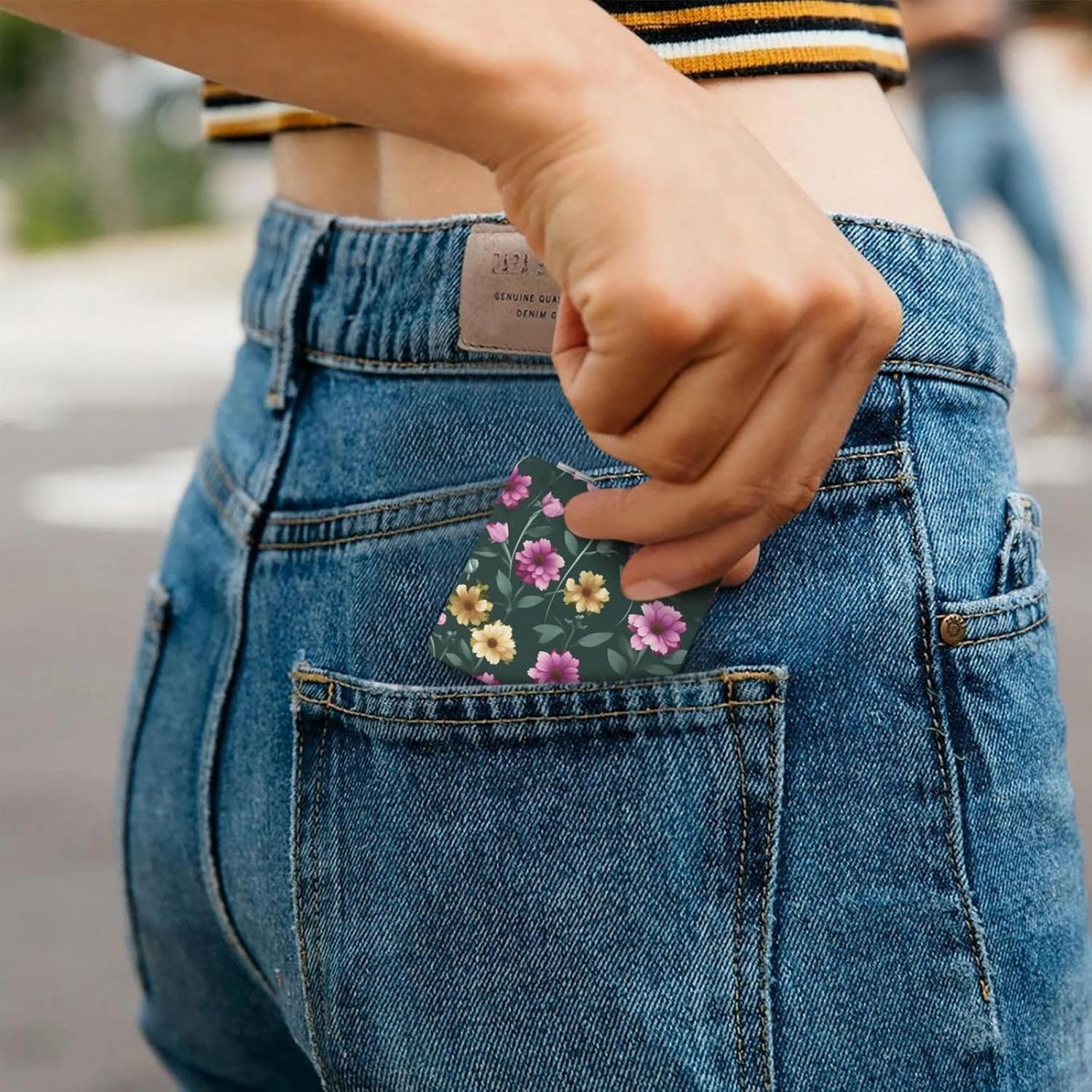 Portable Pocket Makeup Mirror Beautiful Purple Flowers Travel Cosmetic Mirror Square Print Magnifying Compact Mirror for Eyelash