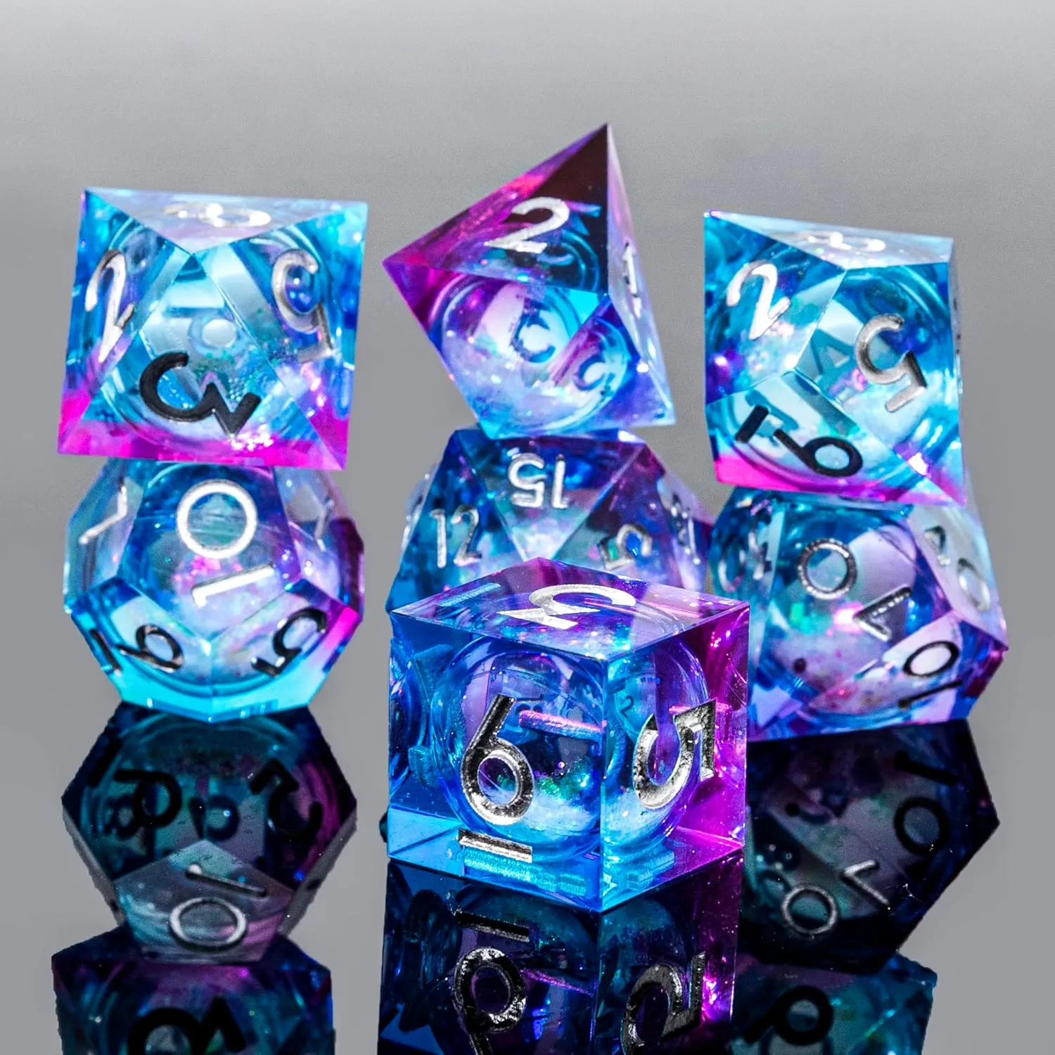YEMEKO Handmade Liquid Core DND Dice Set Quicksand Ball, 7 Accessories Dice for Dungeons and Dragons, Polyhedral Resin Sharp Edge Dice Roleplaying （Liquid Ocean Blue Purple）