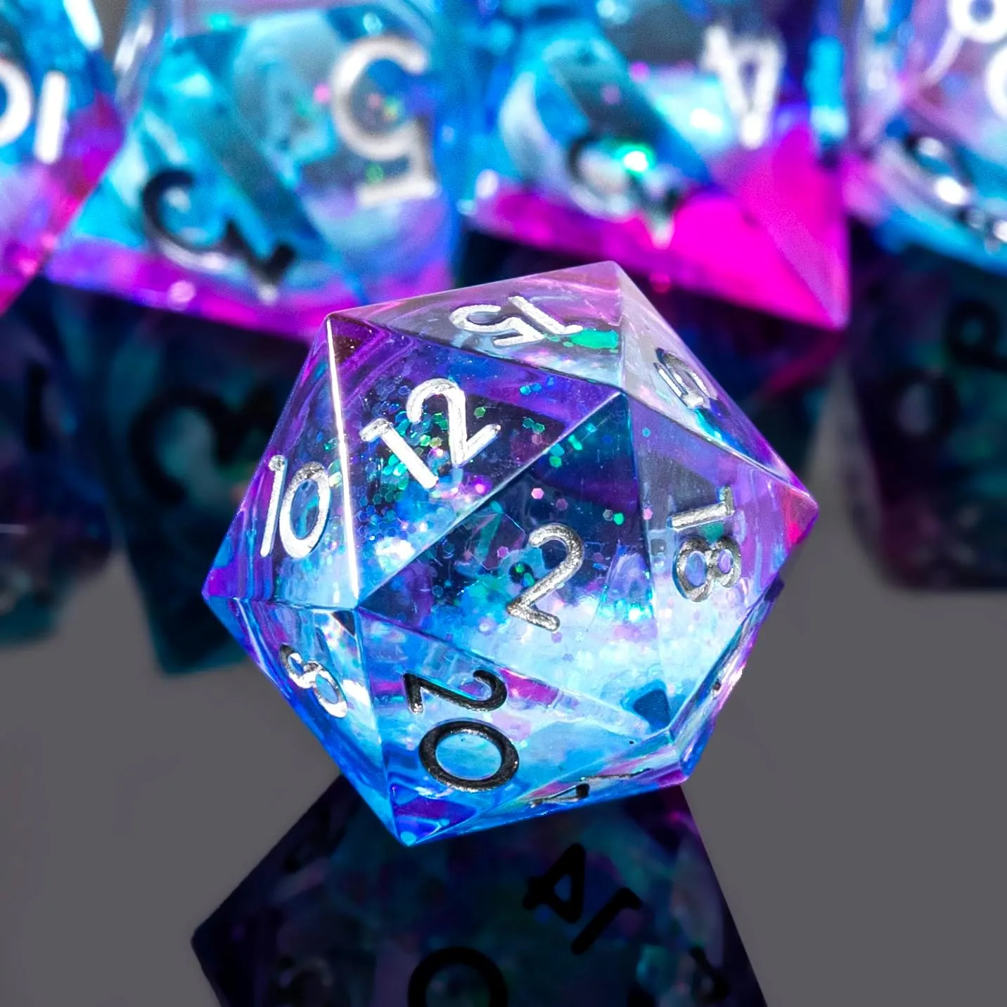 YEMEKO Handmade Liquid Core DND Dice Set Quicksand Ball, 7 Accessories Dice for Dungeons and Dragons, Polyhedral Resin Sharp Edge Dice Roleplaying （Liquid Ocean Blue Purple）