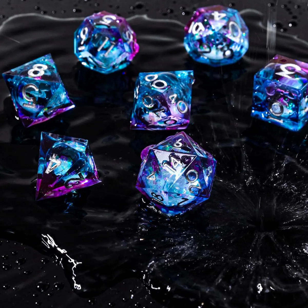 YEMEKO Handmade Liquid Core DND Dice Set Quicksand Ball, 7 Accessories Dice for Dungeons and Dragons, Polyhedral Resin Sharp Edge Dice Roleplaying （Liquid Ocean Blue Purple）